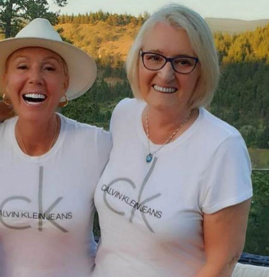 Lepa Brena sa sestrom