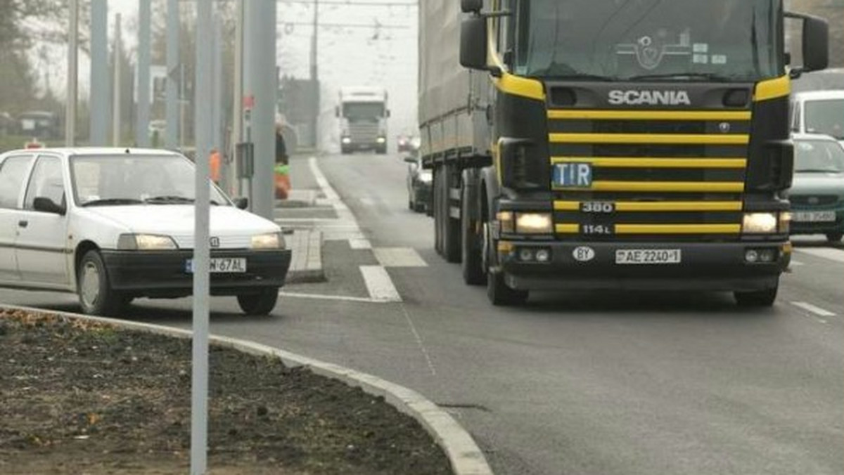 Redakcja MMLublin przeanalizowała najświeższe sprawozdanie policji za 2013 r. i porównaliśmy z tym za rok 2012. Poprawa jest zauważalna. Liczba wypadków spadła z 254 do 229, ofiar śmiertelnych z 25 do 12, a rannych z 292 do 278 osób.