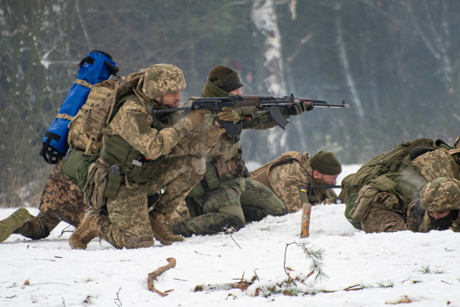 Szkolenie ukraińskich żołnierzy na poligonie w Wędrzynie