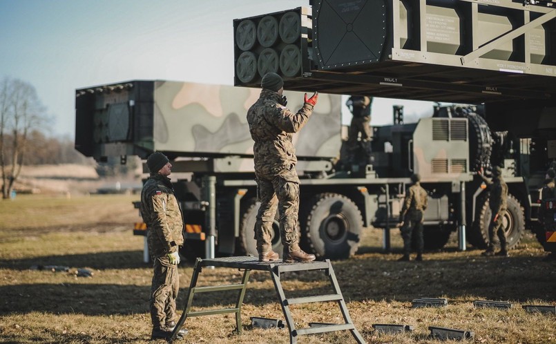 Jelcz z napędem 8x8 uzbrojony w wyrzutnię Homar-K, czyli koreańską K239 Chunmoo
