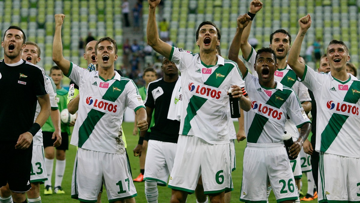 W sobotę w Jarocinie - na zakończenie pierwszego, zimowego zgrupowania - Lechia Gdańsk rozegra dwa sparingi. O godzinie 11:00 biało-zieloni zmierzą się z Lechem Poznań, który w Jarocinie przebywa na zgrupowaniu, a o godz. 13:00 zagrają z Wartą Poznań - informuje oficjalna strona gdańskiego klubu.