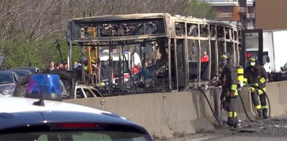 Horror we Włoszech. Kierowca porwał i podpalił autobus z dziećmi