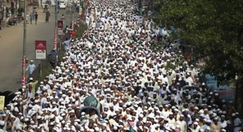 Islamists mass protest in Bangladeshi