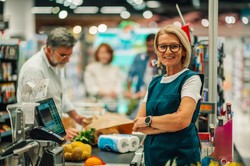 „Wolą wróbla w garści niż gołębia na dachu” – dlaczego seniorzy wolą pracować na emeryturze?