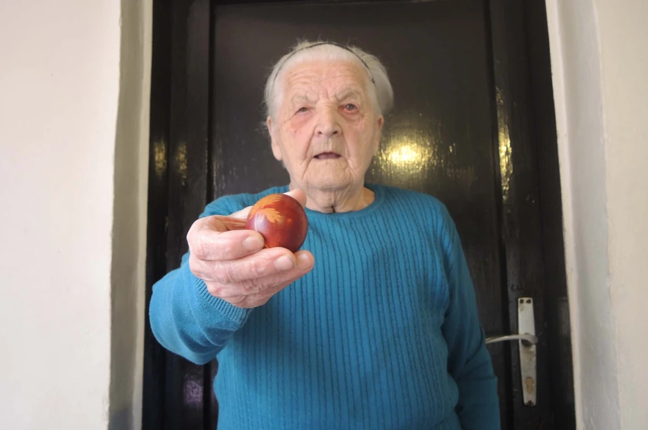 Zdravlje da joj dozvoli, i sad bi plela i poklanjala deci