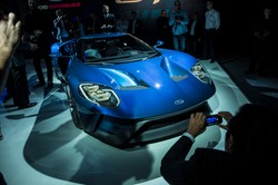 Nowy ford GT i najnowszy focus RS już na scenie. Zobacz wideo z Genewy