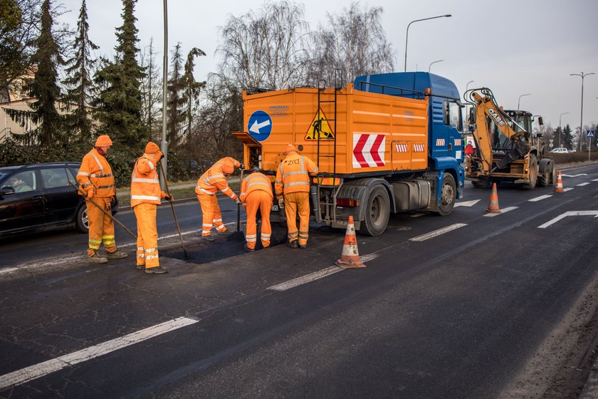 Drogowcy łatają dziury po zimie