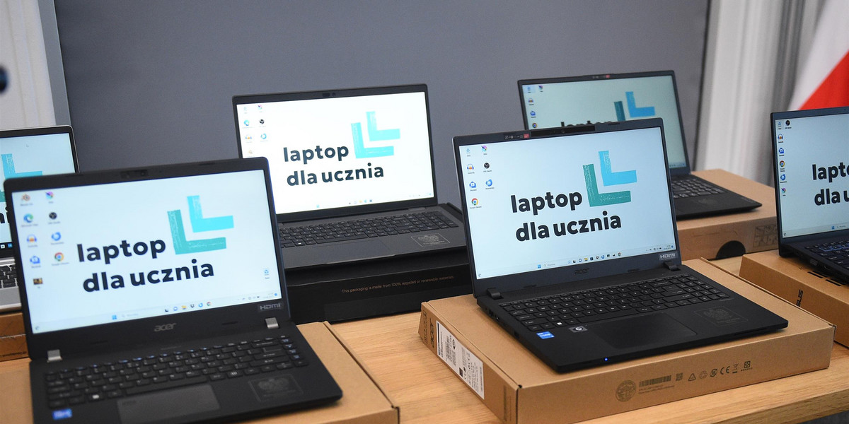 Przyjrzeliśmy się laptopom wybranym kupionym przez resort cyfryzacji dla setek tysięcy czwartoklasistów. 