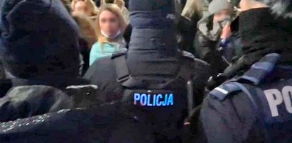 Szokujące nagranie z interwencji policji we Wrocławiu. "Mordercy, zabili go!"