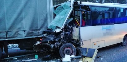 Zderzenie autobusu i ciężarówek. Dramatyczny wypadek pod Wyszkowem