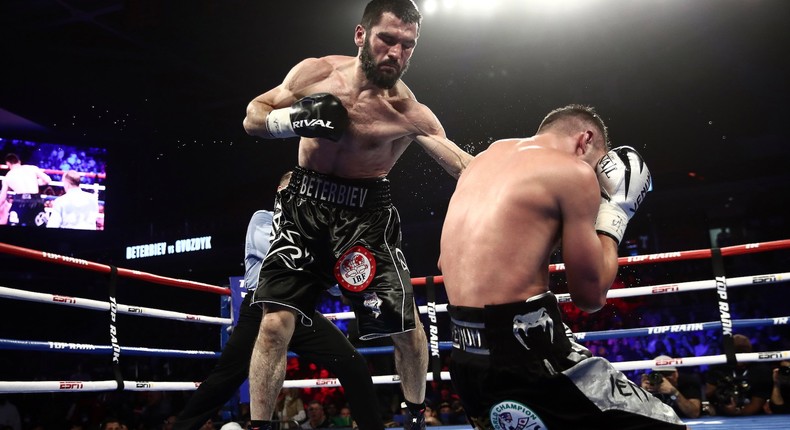 Artur Beterbiev beats Oleksandr Gvozdyk