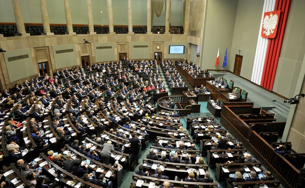 Posłowie uchwalili prezydencką ustawę o SN. Wcześniej bardzo burzliwe posiedzenie Sejmu