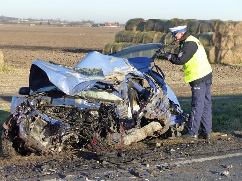 Tragedia na DK12. 38-latka wyjechała na czołówkę z ciężarówką