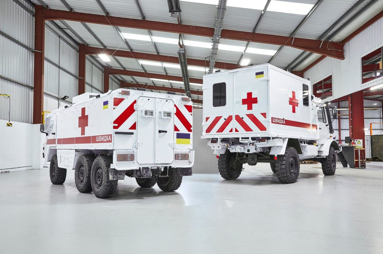 Używane pojazdy wojskowe brytyjskiej armii przerabiane na ambulanse dla Ukrainy