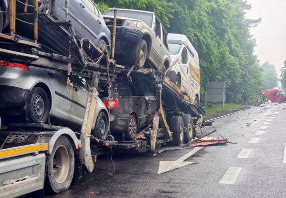 Zderzenie dwóch ciężarówek na DK22