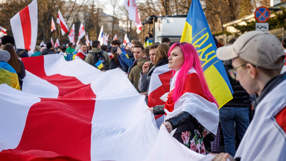 Do cel podrzucają bezdomnych z wszami. Tak traktują Białorusinów protestujących przeciwko wojnie