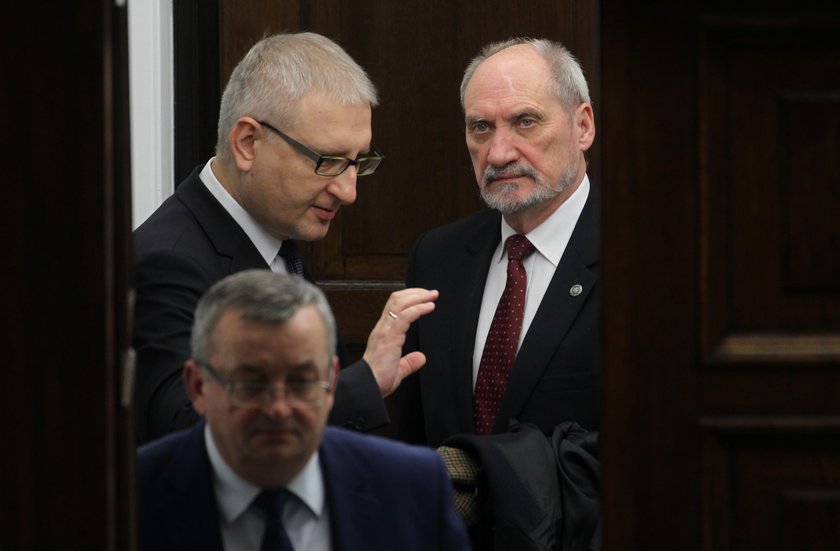 Macierewicz i Misiewicz wezmą Piętę na pokład?