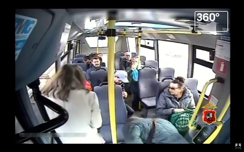 Rosja. Tak złodziej okradł kobietę w autobusie