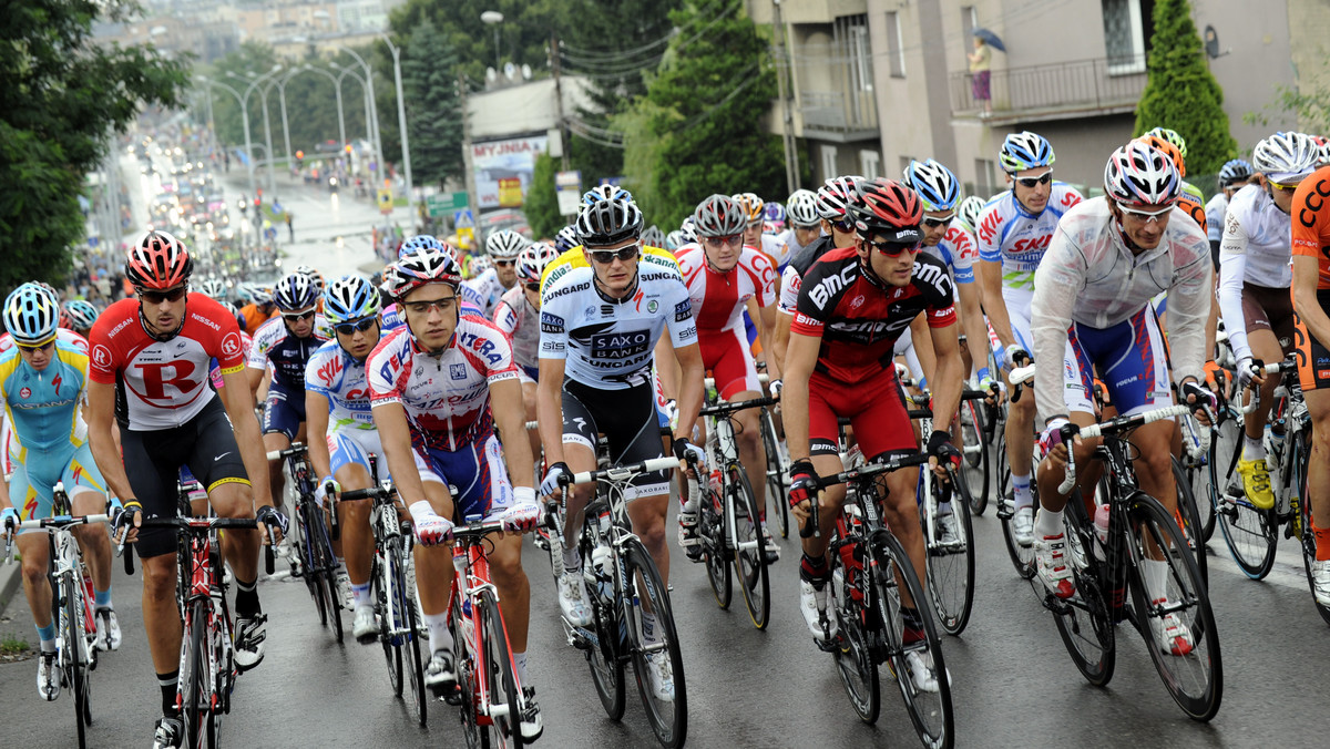 Zapraszamy na relację "kilometr po kilometrze" z czwartego etapu tegorocznego Tour de Pologne. W środę zawodnicy przejadą z Oświęcimia do Cieszyna. Początek rywalizacji o godzinie 12:35. Patronem imprezy jest Onet.pl.