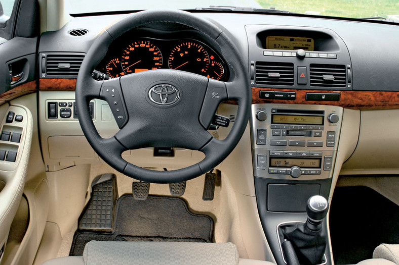 Toyota Avensis, lata produkcji 2003-08, cena od 15 000 zł