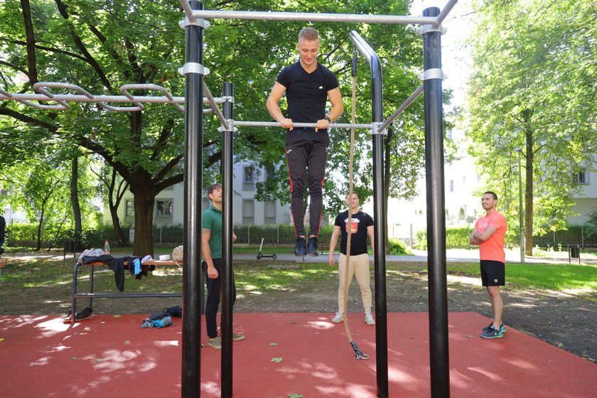 Wiceprezydent Łodzi wypróbował nowy plac do ćwiczeń. Zobaczcie, jaka forma!