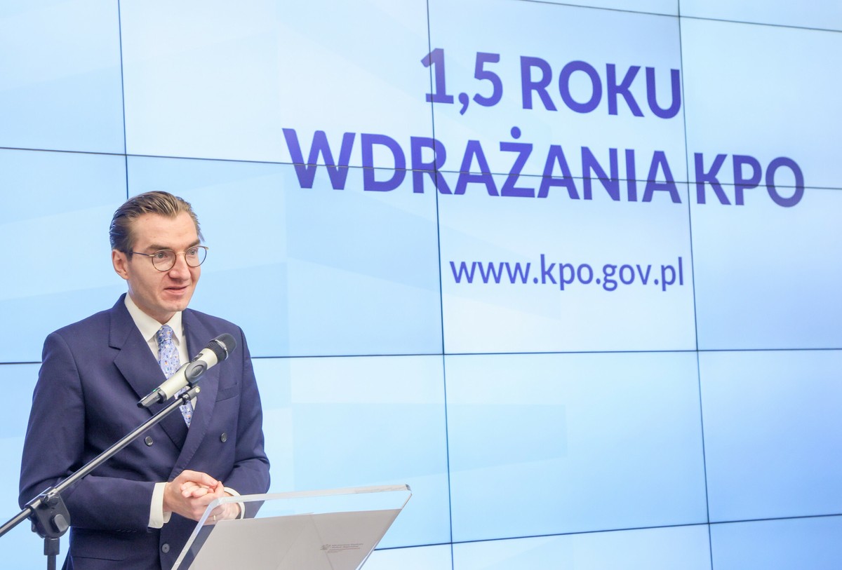 "Z pełną determinacją sprawdzimy każdą złotówkę". Resort funduszy o aferze KPO