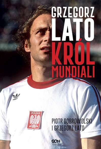 Okładka książki "Grzegorz Lato. Król mundiali" Grzegorza Lato i Piotra Dobrowolskiego, Wydawnictwo SQN 2022