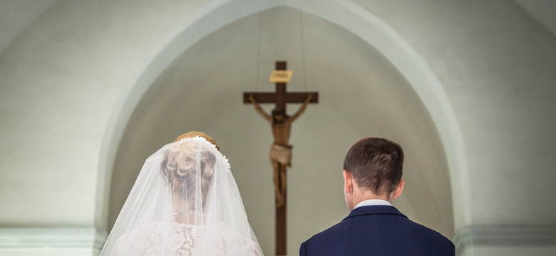 Coraz więcej osób decyduje się na "rozwód kościelny". Ekspertka o powodach: rośnie świadomość