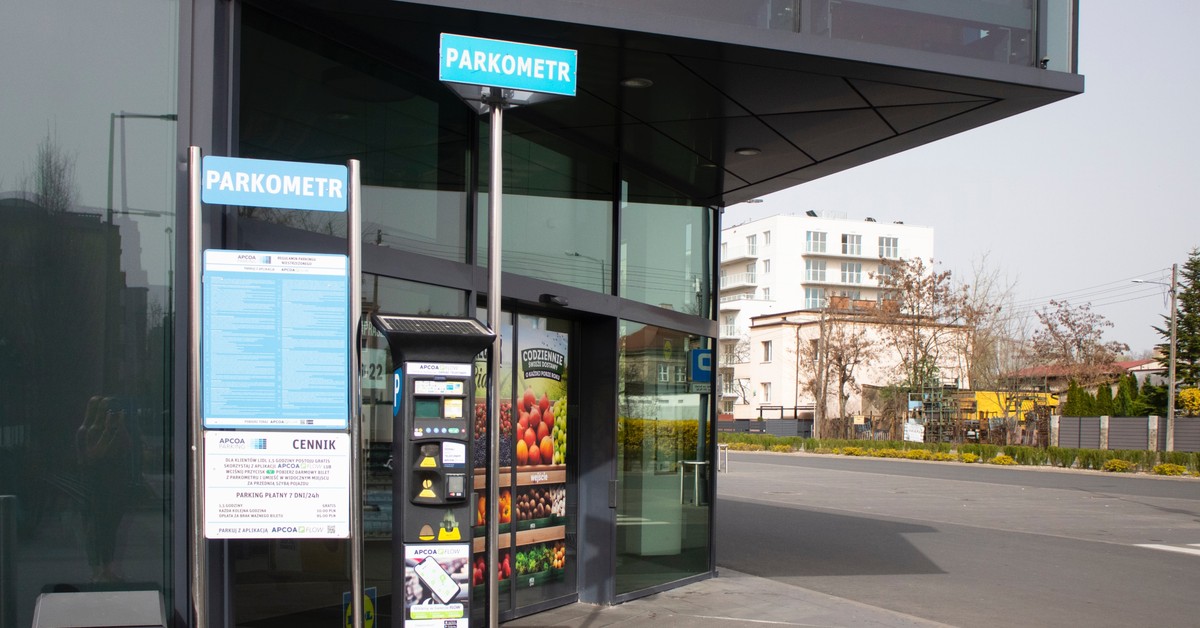 3500 zł za opłaty dodatkowej za parkowanie pod marketem? To nie żart. Sieci testują nowy system