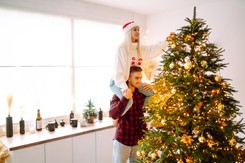 Cztery proste sposoby na to, by choinka dłużej zachowała świeżość. Wykorzystaj jeden z nich!