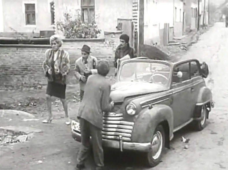 U filmu „Kad budem mrtav i beo“ Živojina Pavlovića iz 1967. godine, Ružica je kao pevačica Duška skrenula pažnju publike.