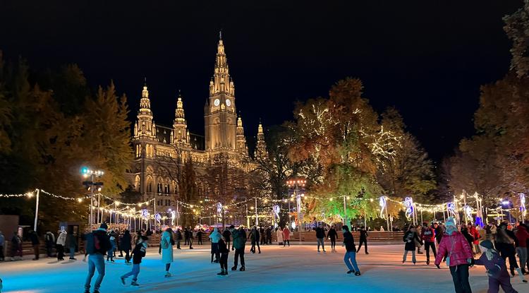 Csodálatosan gyönyörű a bécsi karácsonyi vásár a Rathausplatz-on Fotó: Vízer Helga