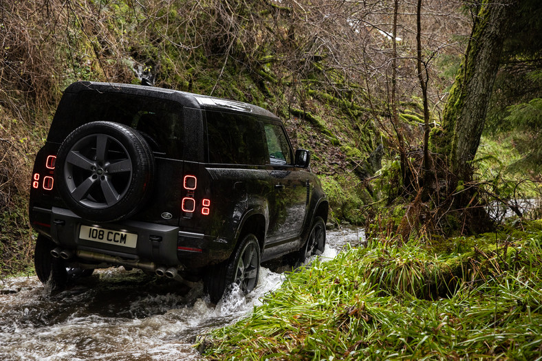 Land Rover Defender V8