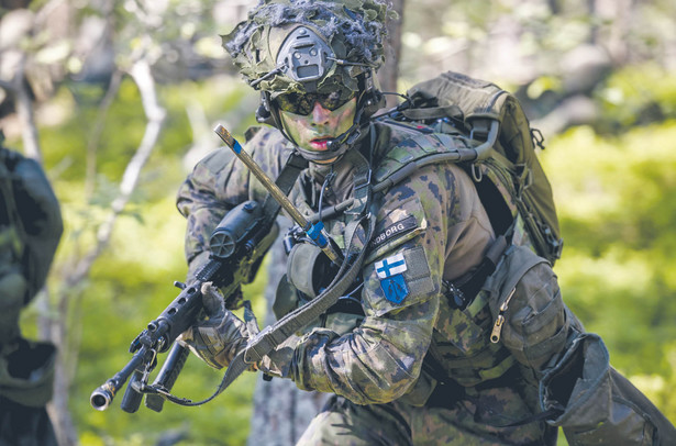 Fiński żołnierz podczas ćwiczeń „Baltic Operations NATO”. 11 lipca 2022 r.