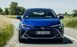 Nowa Toyota z hybrydą 5. generacji już Polsce. Nie tylko spalanie robi różnicę