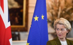 Afera wokół spotkania króla Karola III z von der Leyen. "Bardzo poważny błąd"
