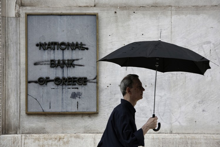 Wszystkie zaangażowane strony będą musiały wprowadzić w życie plan B. Zmiany te będą zdecydowanie najbardziej traumatyczne dla Grecji. Europa wzmocni mechanizmy integrujące strefę euro. Będzie to wymagało od EBC połączonych działań wraz z Europejskim Mechanizmem Stabilności (ESM) oraz Europejskim Bankiem Inwestycyjnym, które będą miały na celu ukończenie unii bankowej oraz dokonanie postępu w zakresie fiskalnej integracji. Na fot. Grecja, Ateny