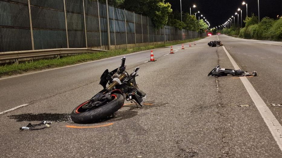 Motorkerékpár csapódott egy személyautónak 6-os számú főút fővárosi szakaszánál/ Fotó: Baleset-Info.hu