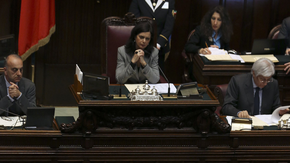 Włoska Izba Deputowanych udzieliła w poniedziałek wieczorem wotum zaufania rządowi Enrico Letty, utworzonemu przez centrolewicę i centroprawicę przy wsparciu formacji poprzedniego premiera Mario Montiego.
