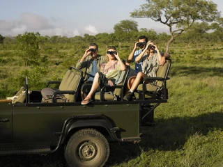 Turyści w Afryce (zdjęcie ilustracyjne)