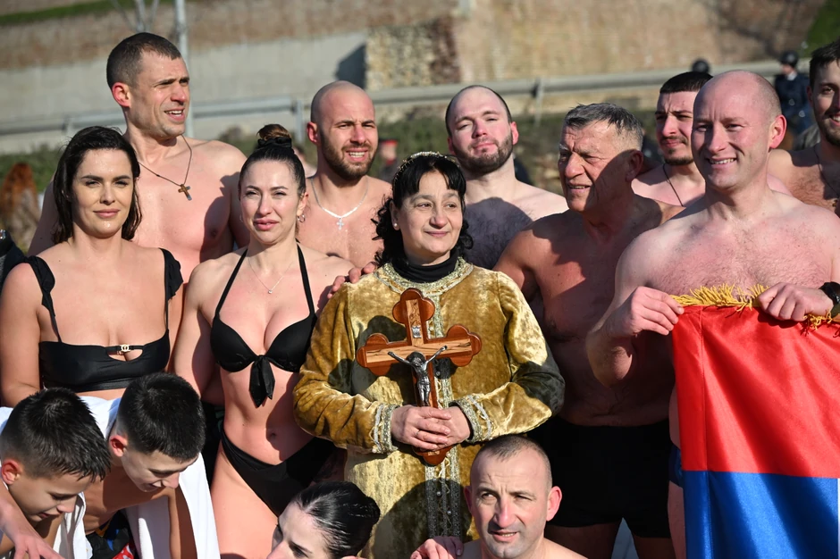 Plivanje za časni krst ispod Beogradske tvrđave