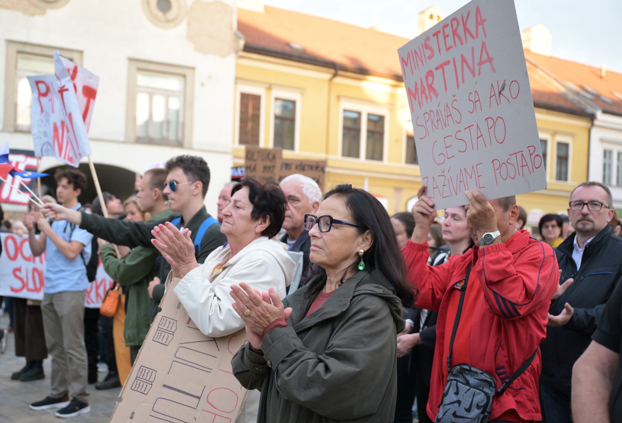 Vo viacerých mestách sa vo štvrtok večer protestovalo.