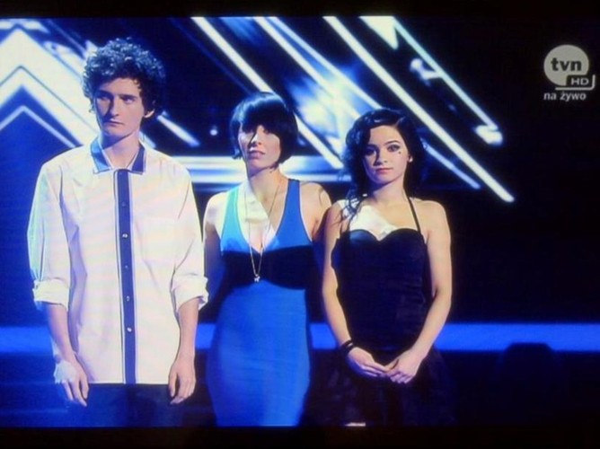 Tatiana Okupnik z uczestnikami programu X Factor