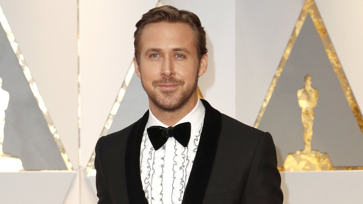 Oscary 2017 już za nami. Na czerwonym dywanie pojawiły się najważniejsze osobistości światowego kina. Wśród zaproszonych gości znalazł się Ryan Gosling, odtwórca głównej roli w filmie "La La Land". Aktor zaprezentował się w odważnej, ale bardzo stylowej odsłonie.