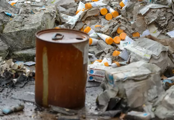 20 tys. litrów niebezpiecznych substancji odkryto na nielegalnym składowisku na Śląsku