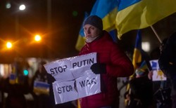 Wiec przeciwko agresji Rosji w Gdańsku. "Putin, ręce precz od Ukrainy!"