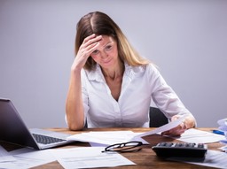 Ciemne strony czterodniowego tygodnia pracy. Mniejszy wymiar etatu, niższe pensje, brak podwyżek