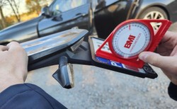 Policja z kątomierzem łowi kierowców. Żegnaj się z dowodem rejestracyjnym