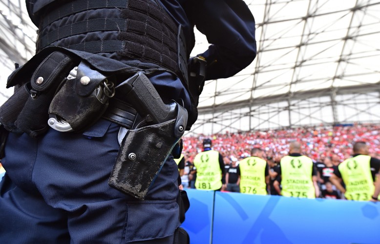 To nie są grzeczni chłopcy. Węgrzy bili się z Policją w trakcie meczu z Islandią