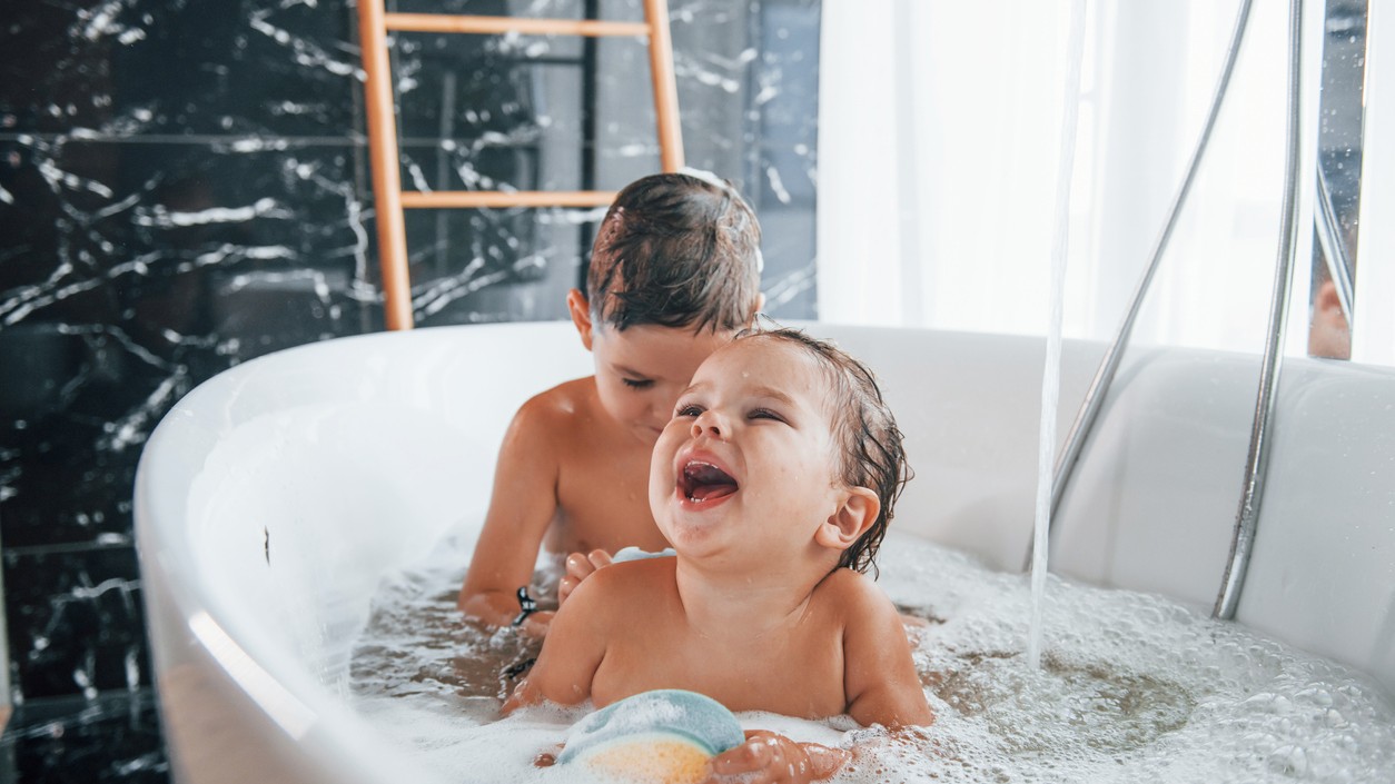 Najdôležitejšie je, ako zdôrazňujú psychológovia, usilovať sa o rovnováhu vo vzťahoch s deťmi, oceňovať ich individuálne talenty a potreby.